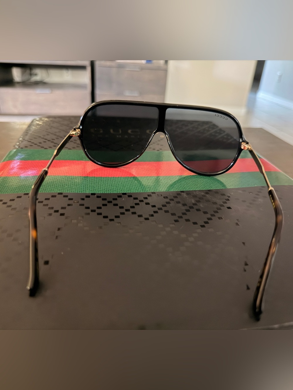 Authentic Gucci Men's Black Aviator Shield Sunglasses - Picture 3 of 7